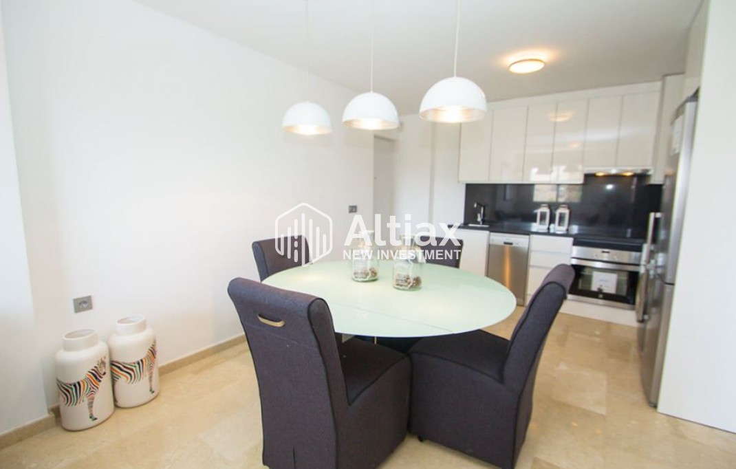 Nueva construcción  - Ático -
Res. Las Filipinas